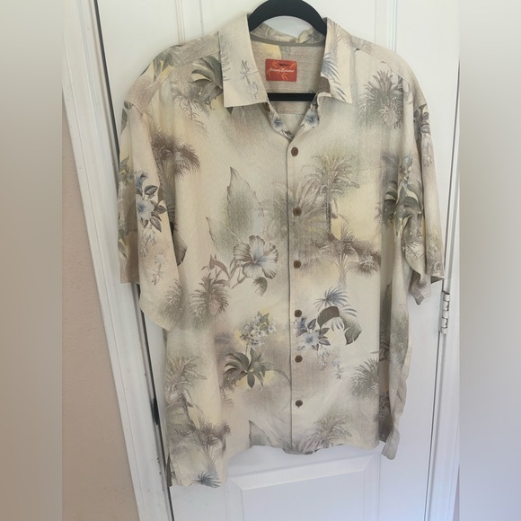 Tommy Bahama Other - Tommy Bahama 100% Silk Men’s XL Cream Tropical Hawaiian Short-Sleeve Button-Up